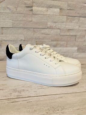 Kurt Geiger Laney Women’s White Leather Platform Sneaker Size 39EU/8-8.5US NEW